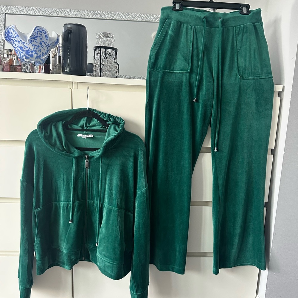 Green Velour Women's Tracksuit Sz L perfect condition